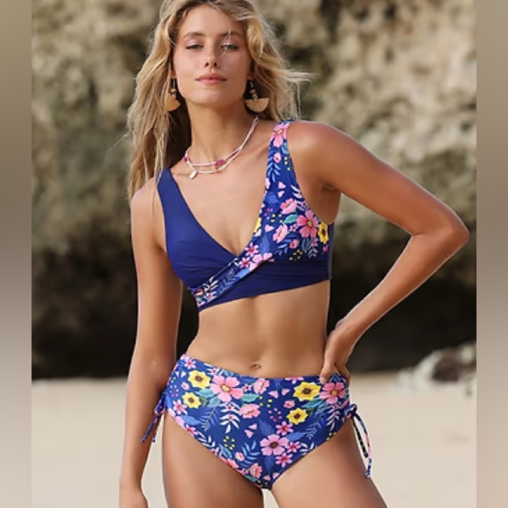 New CUPSHE Ruched Cinch Side Bottom Twist Front Blue Floral Beach Boho Bikini Sm